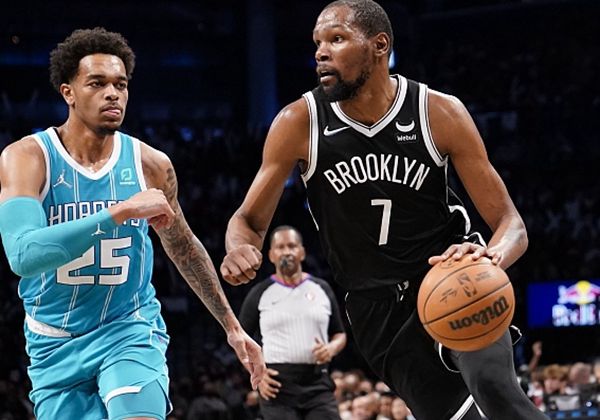 莎拉波娃在篮网比赛中领先优势明显，最后时刻胜出引发热议！